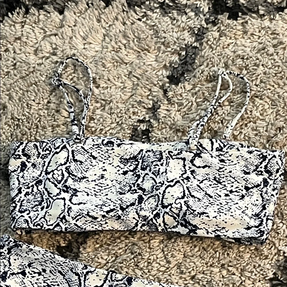 2X 🥂H P🥂 NWOT Zaful Snake Print Bikini Set - White & Blue - Picture 10 of 12